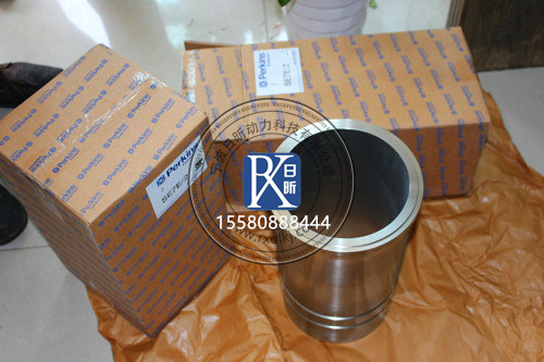 珀金斯发动机缸套“受伤”揭秘：过度腐蚀与穴蚀之谜