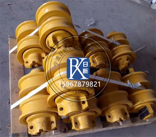 CAT D11推土机支重轮：245-9951与245-9952的深度剖析